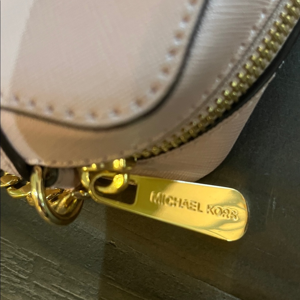 Michael Kors Pink Crossbody Bag with Gold Chain - Picture 3 of 7